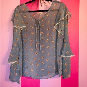 Super Adorable Flowy Floral Top!